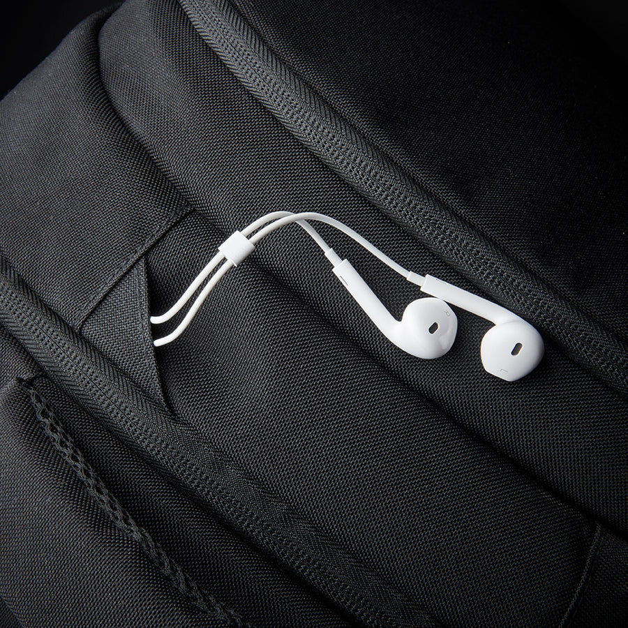 Re:define backpack in #color_black