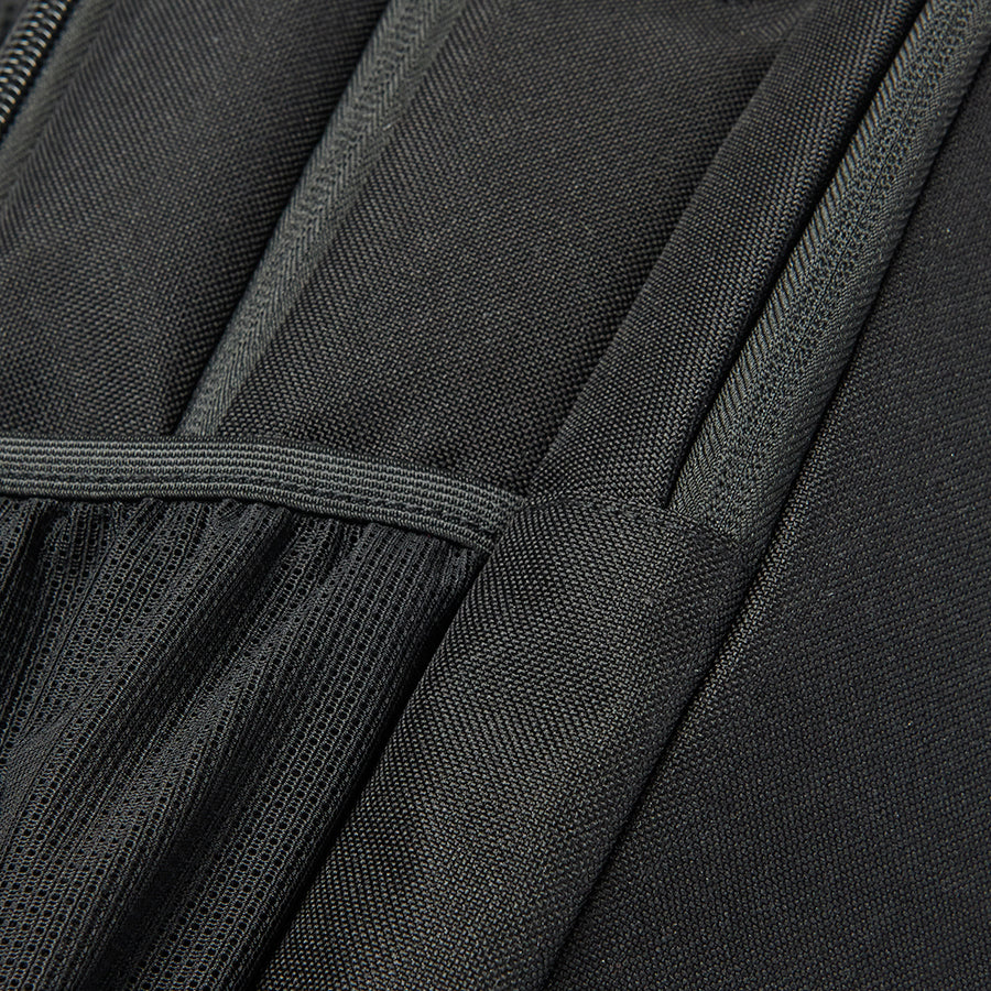 close up of black zipper on Solo Re:define backpack