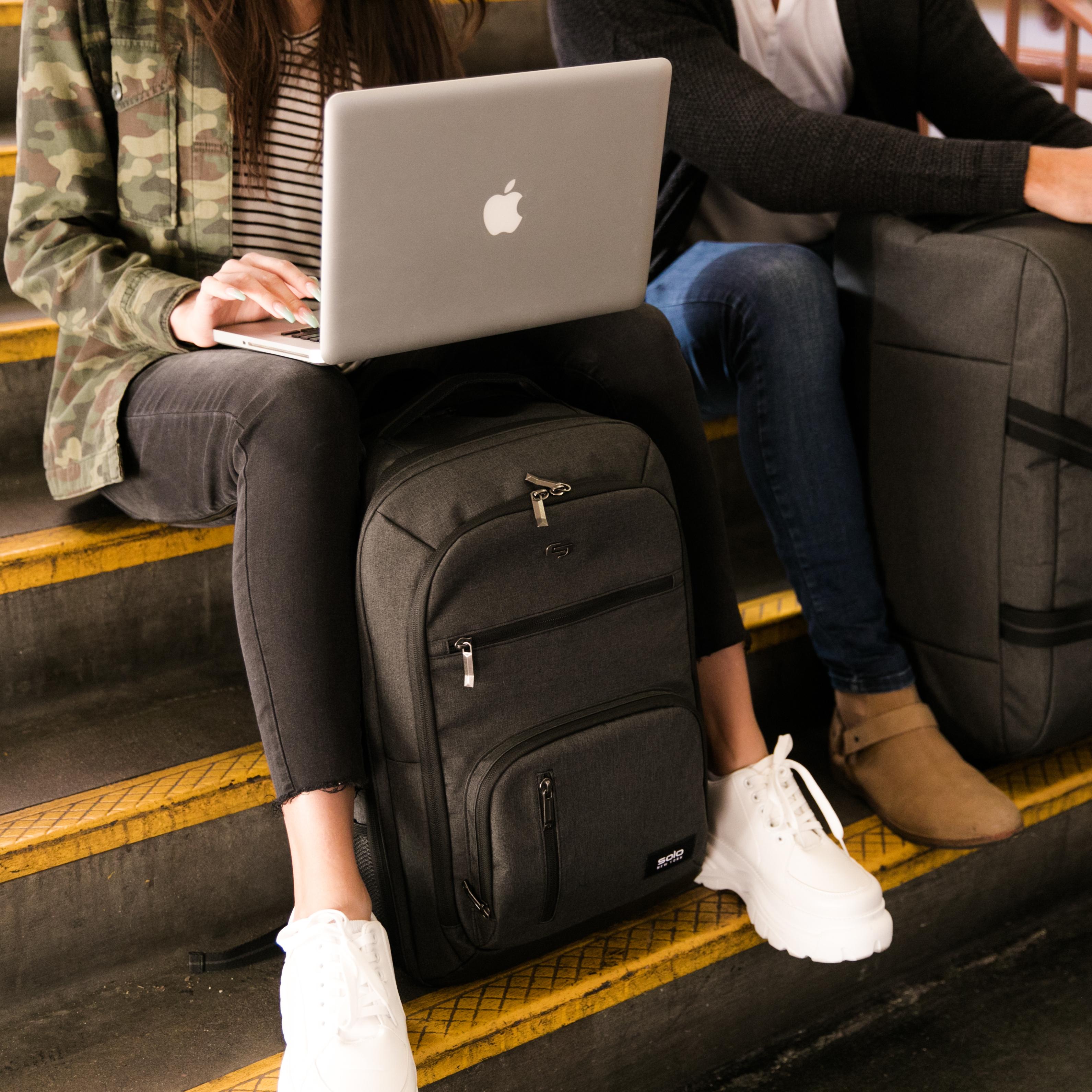 Laptop computer outlet backpack